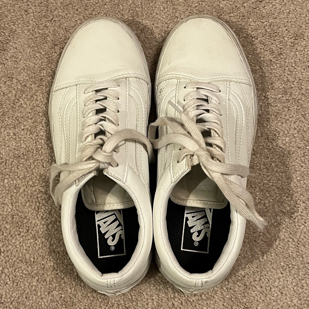 White old skool leather vans 🤍